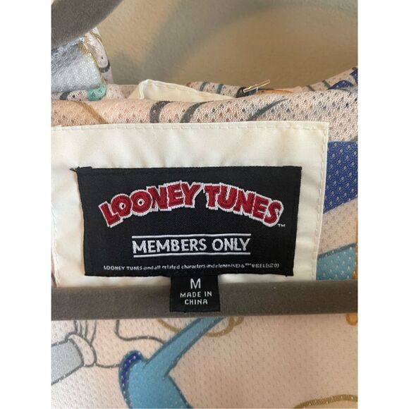 Members Only Looney Tunes Jacket (SZ M) - Picture 2 of 6